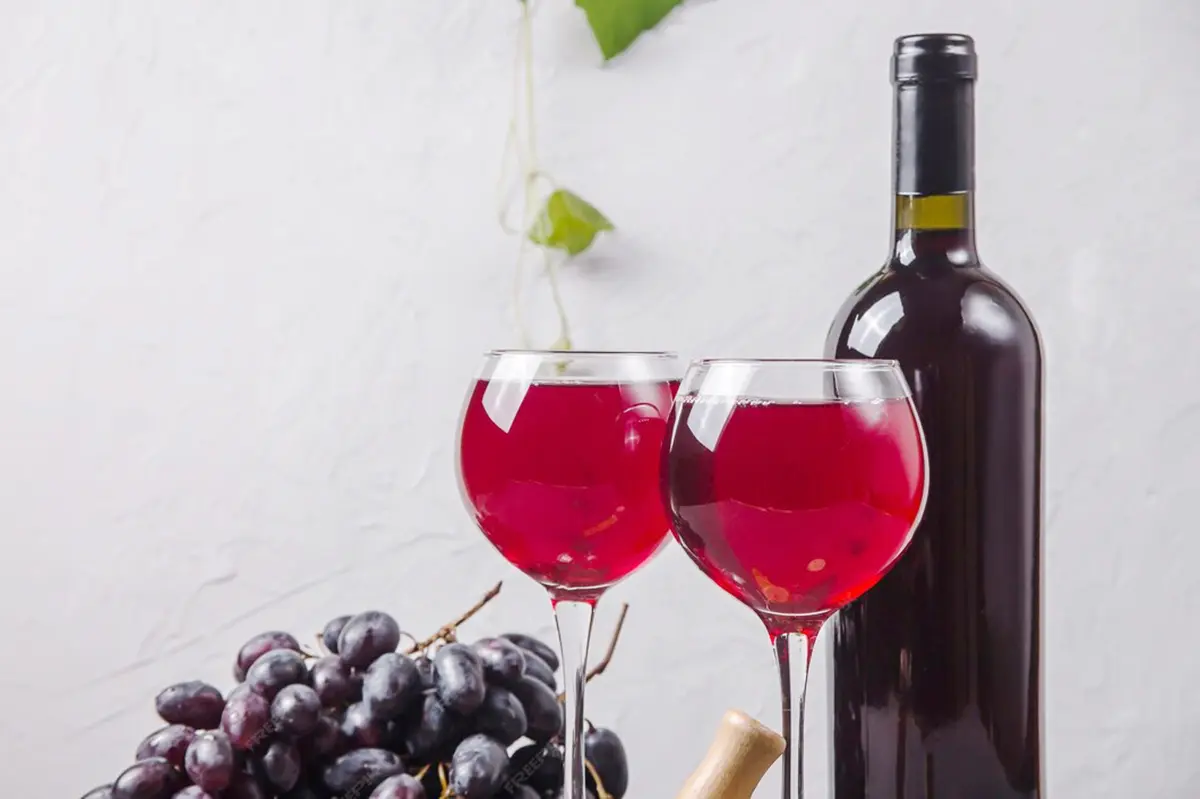 12萬婚禮專案-專案內容-每桌贈進口紅酒 1 瓶、果汁無限暢飲